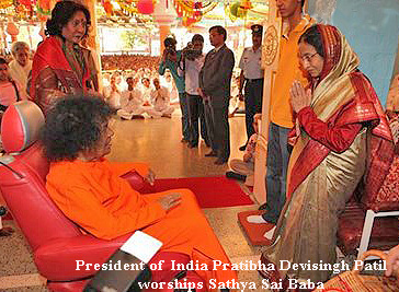 Sai Baba and President of India P. Patil